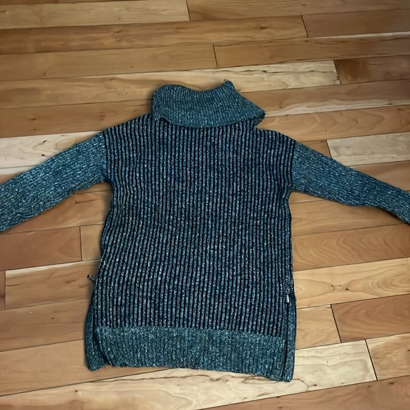 Leo & Nicole zip neck detail sweater - Picture 5 of 6